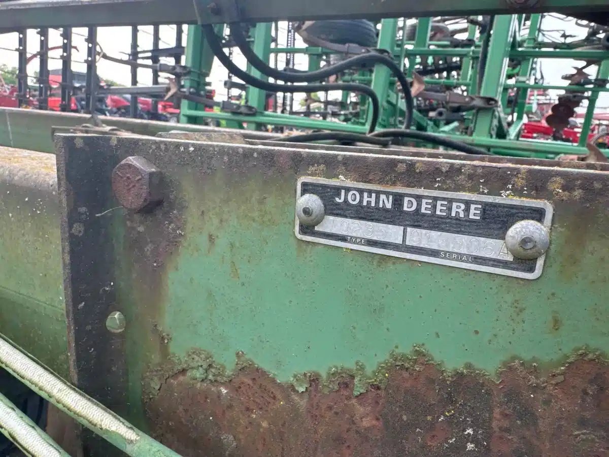 John Deere 235