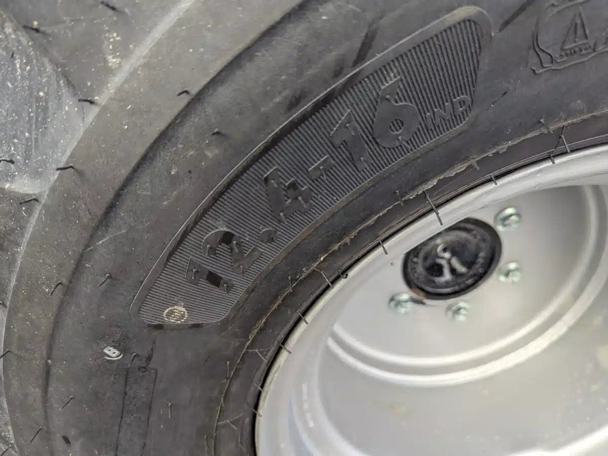 2025 Mahindra 21264FHIL