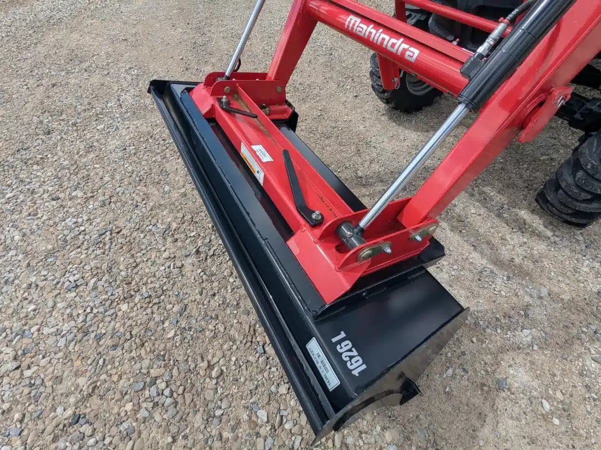 2023 Mahindra 1626 HST