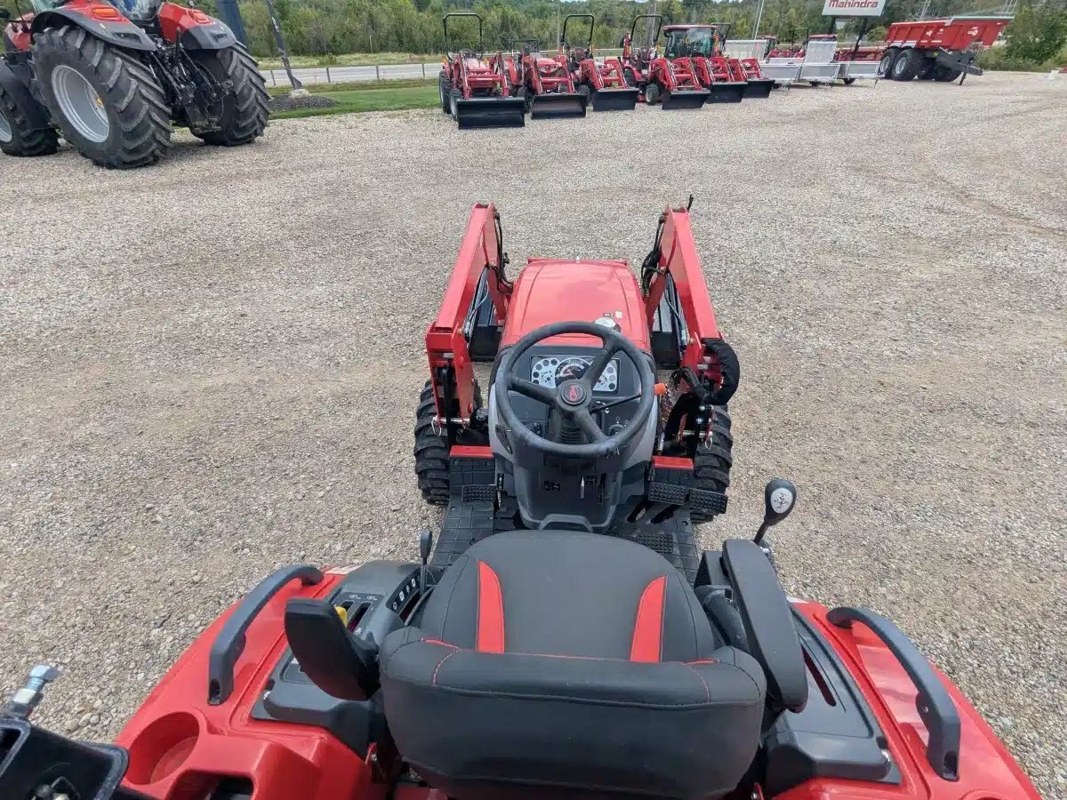 2023 Mahindra 1626 HST