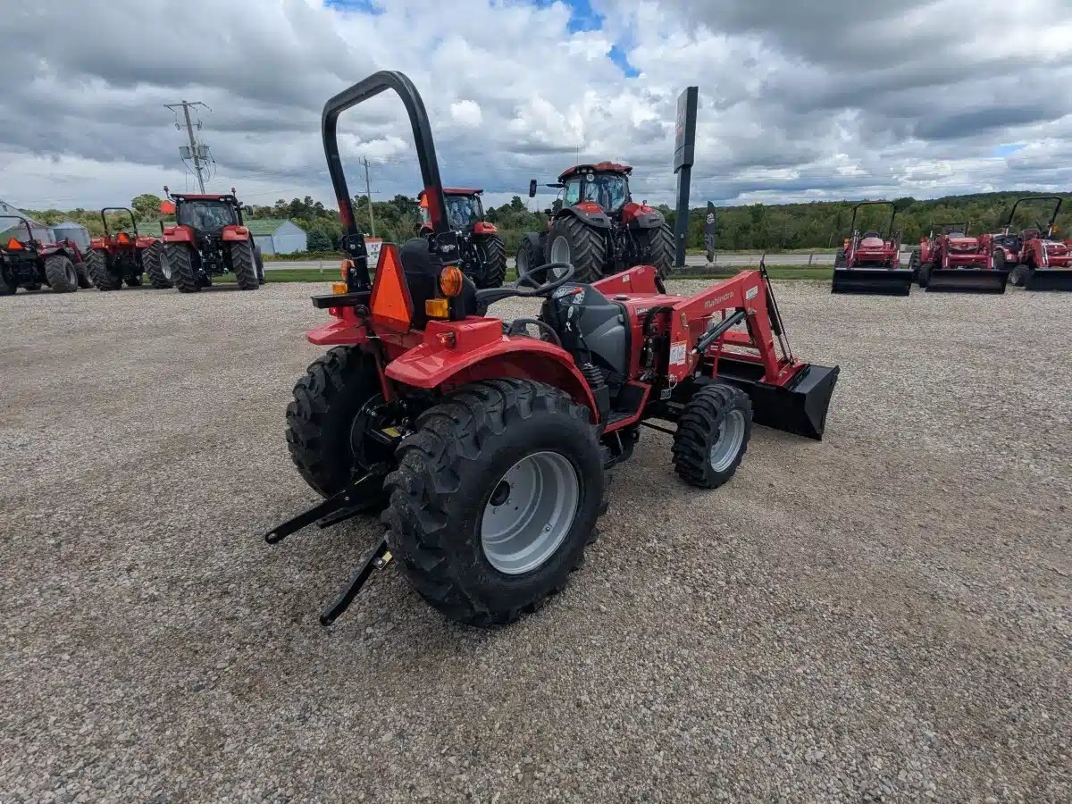 2023 Mahindra 1626 HST