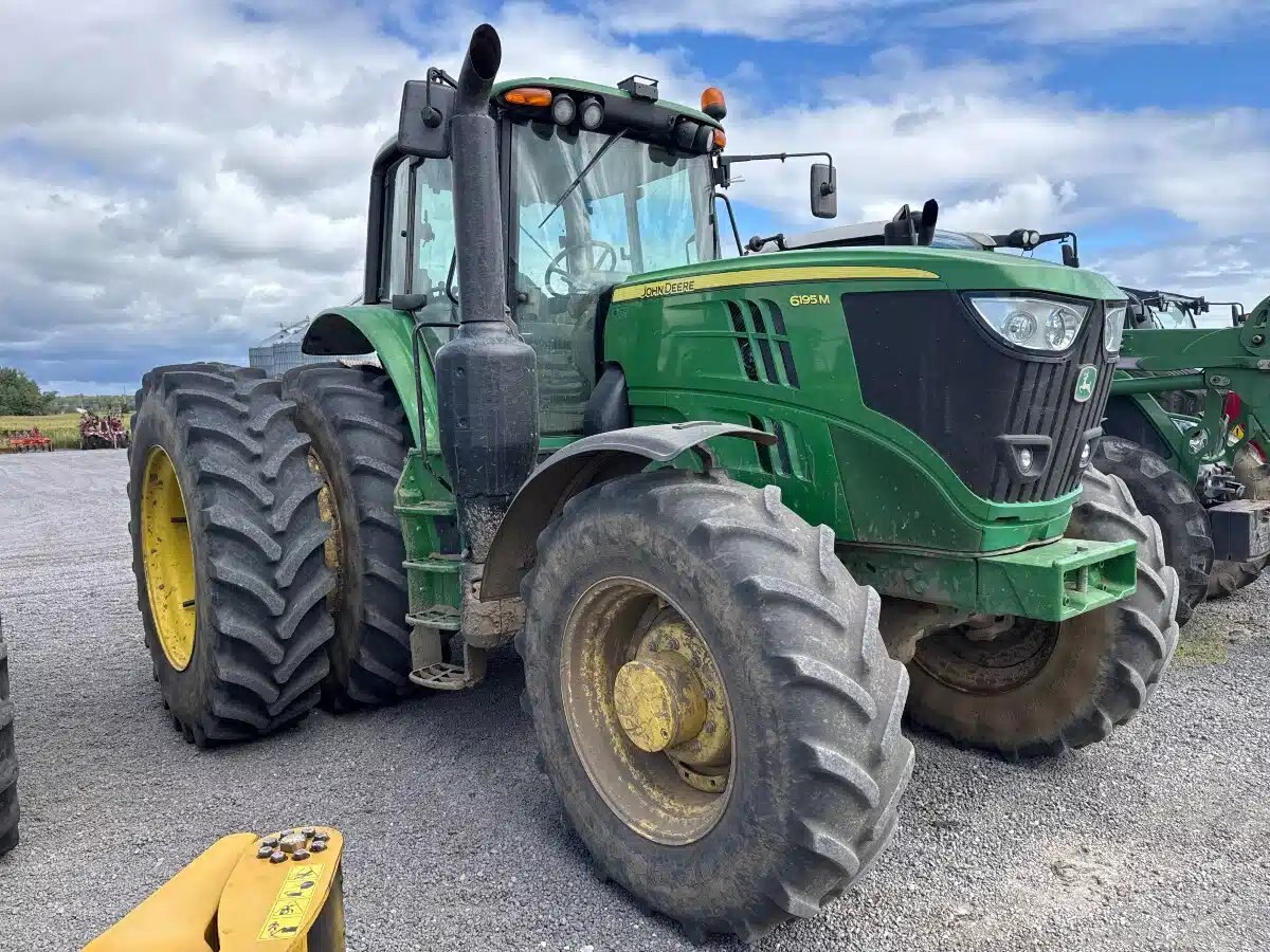 2017 John Deere 6195M
