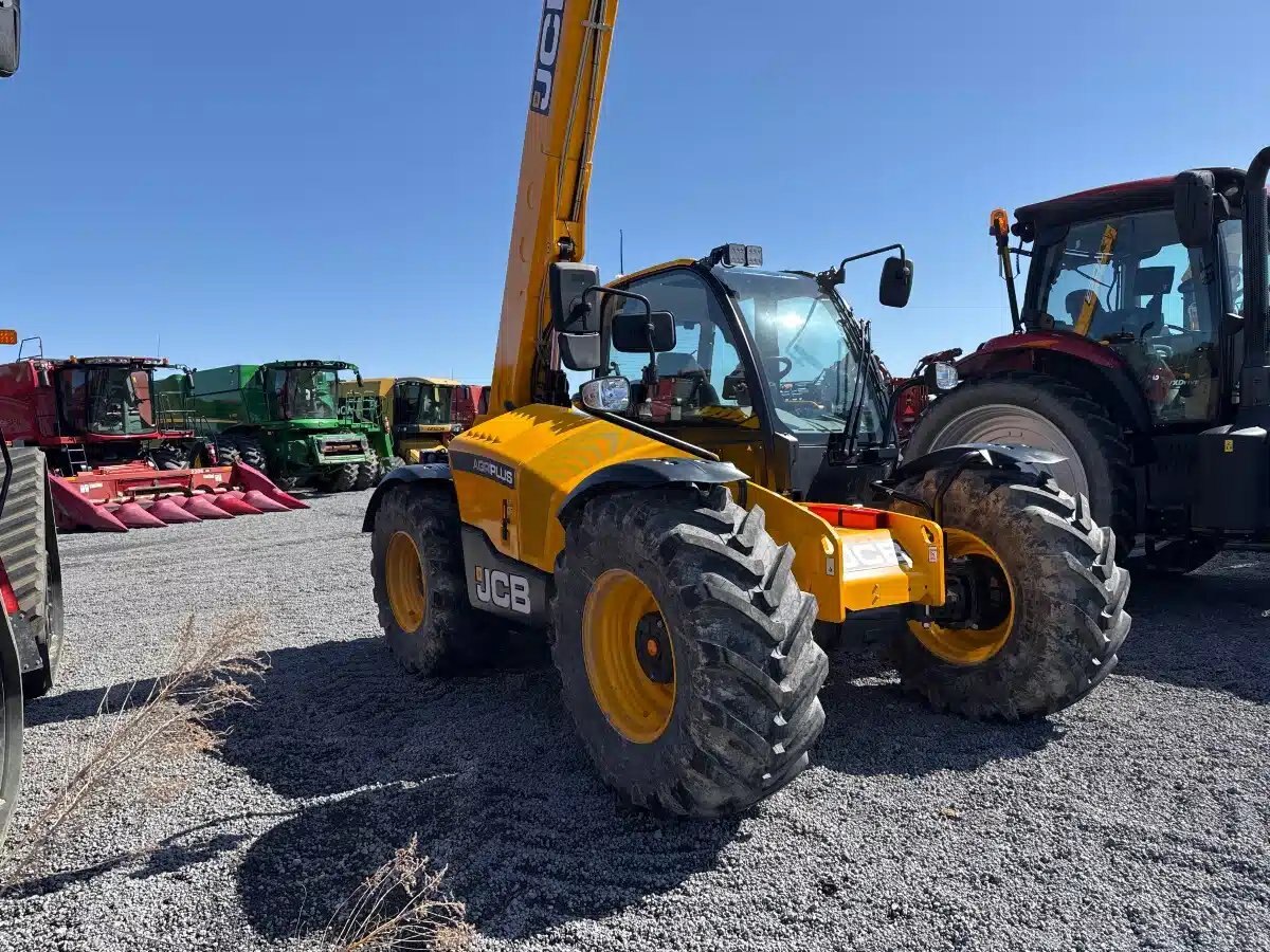 2023 JCB 542 70 AGRI+