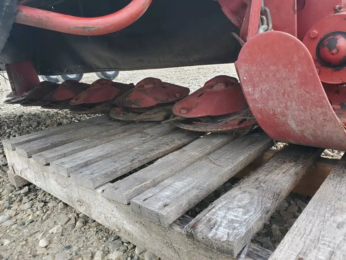 2013 New Holland H6740