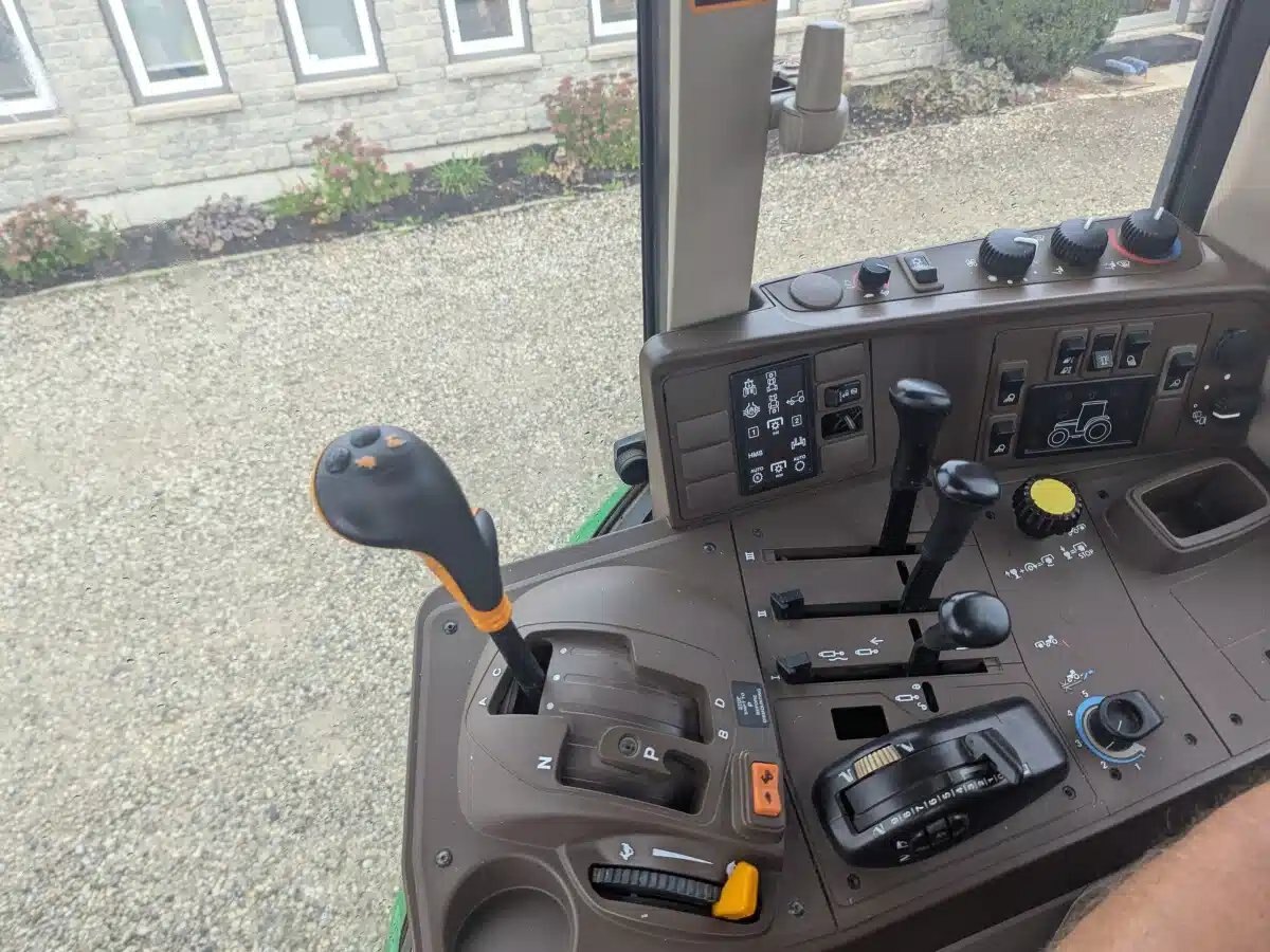 2004 John Deere 7420