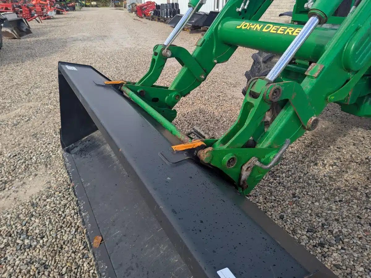 2010 John Deere 7430