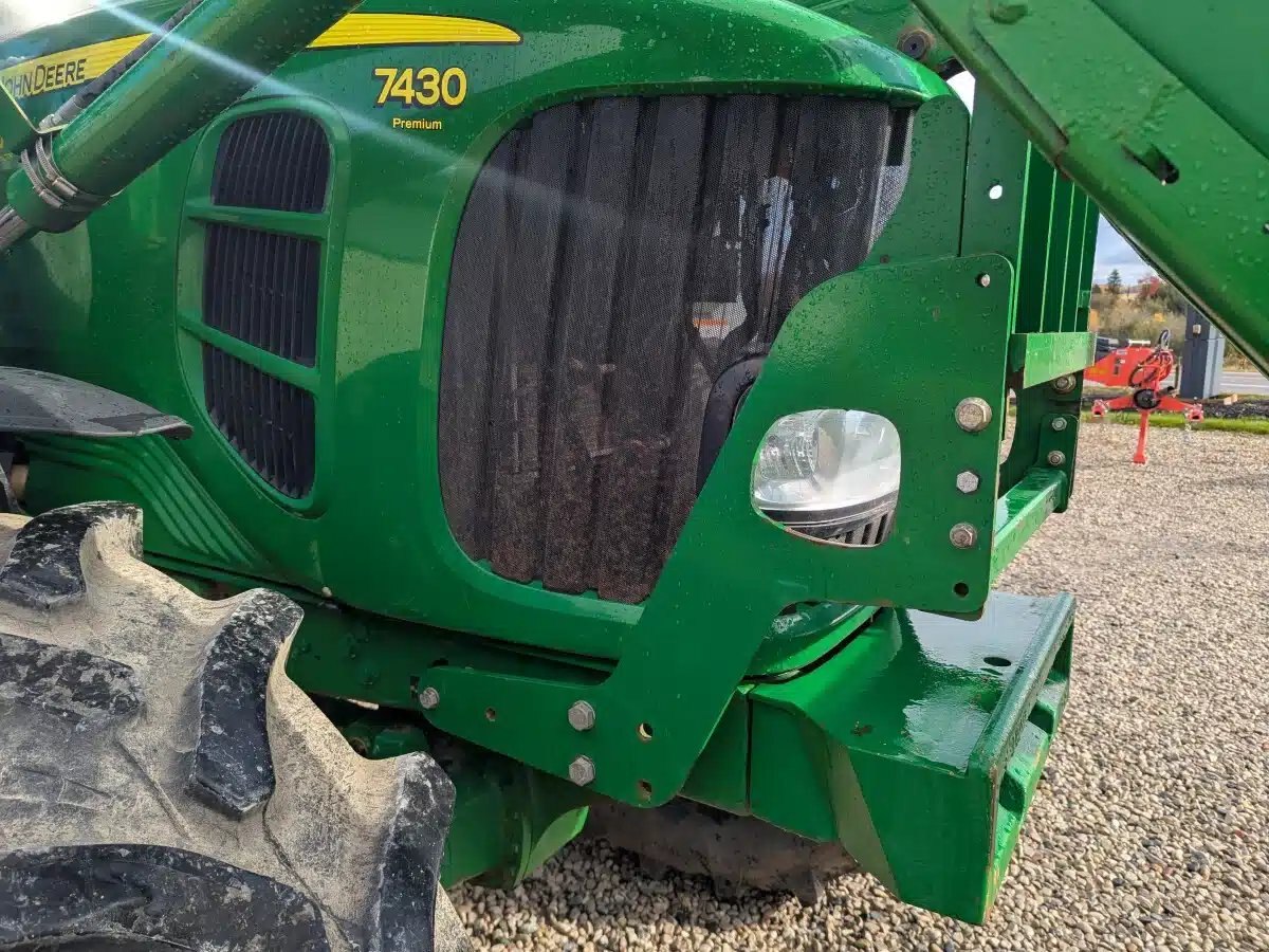 2010 John Deere 7430