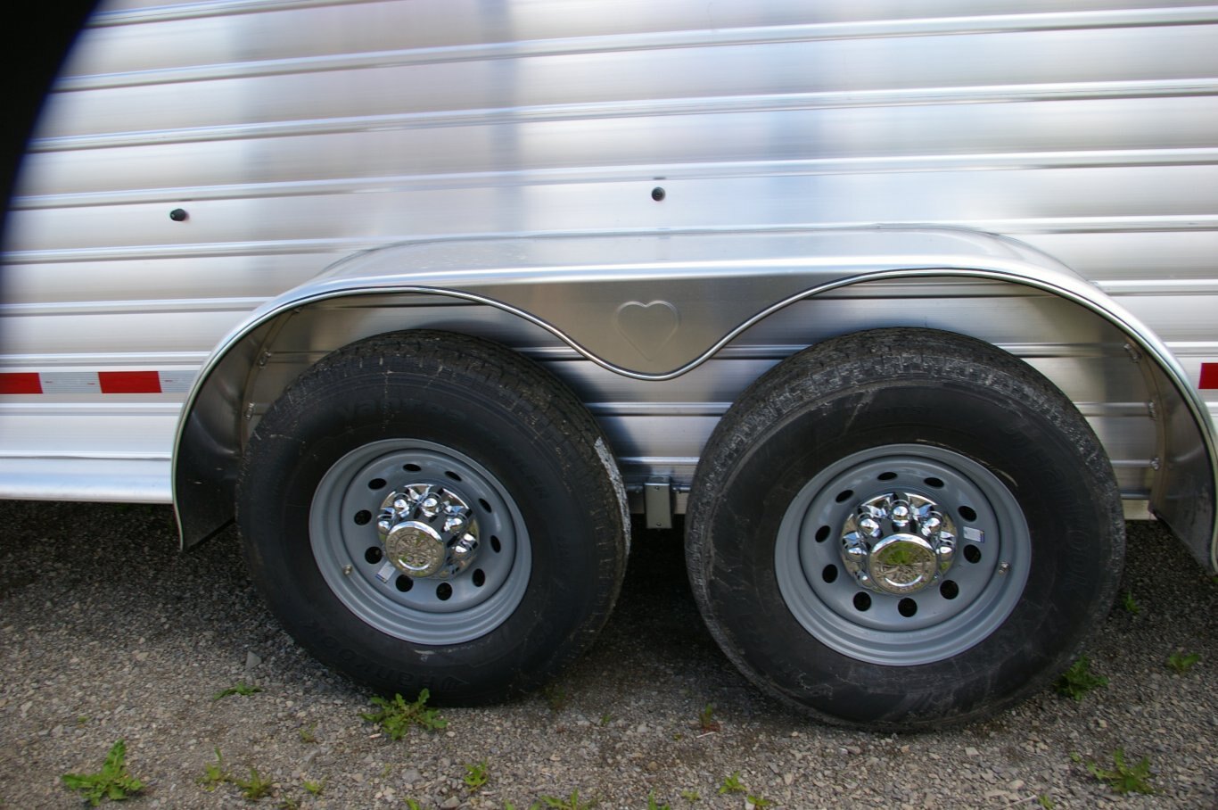 2024 MVP 3 HORSE SLANT BUMPERPULL TRAILER, ALUMINUM, WHITE, 14000GVWR 