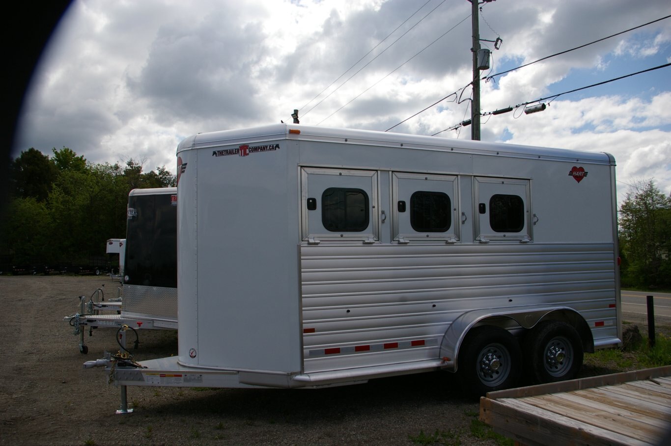 2024 MVP 3 HORSE SLANT BUMPERPULL TRAILER, ALUMINUM, WHITE, 14000GVWR 