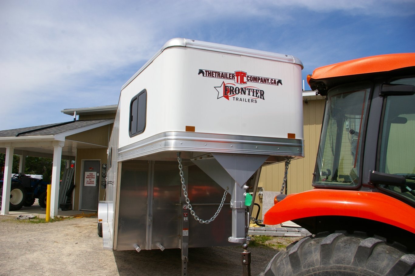 2024 4 HORSE STRIDER GOOSENECK TRAILER, ALUMINUM, WHITE, 9900GVWR 