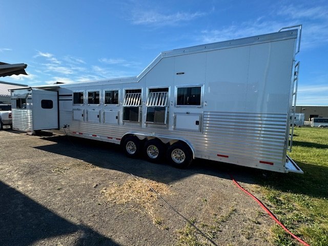 2025 6 HORSE SLANT LIVING QUARTERS GOOSENECK TRAILER,