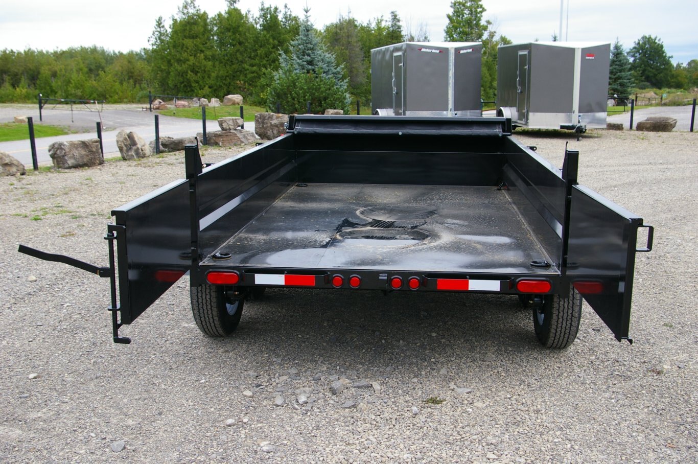 2025 6X10 DUMP TRAILER, TANDEM AXLE, STEEL, BLACK, 7055GVWR 