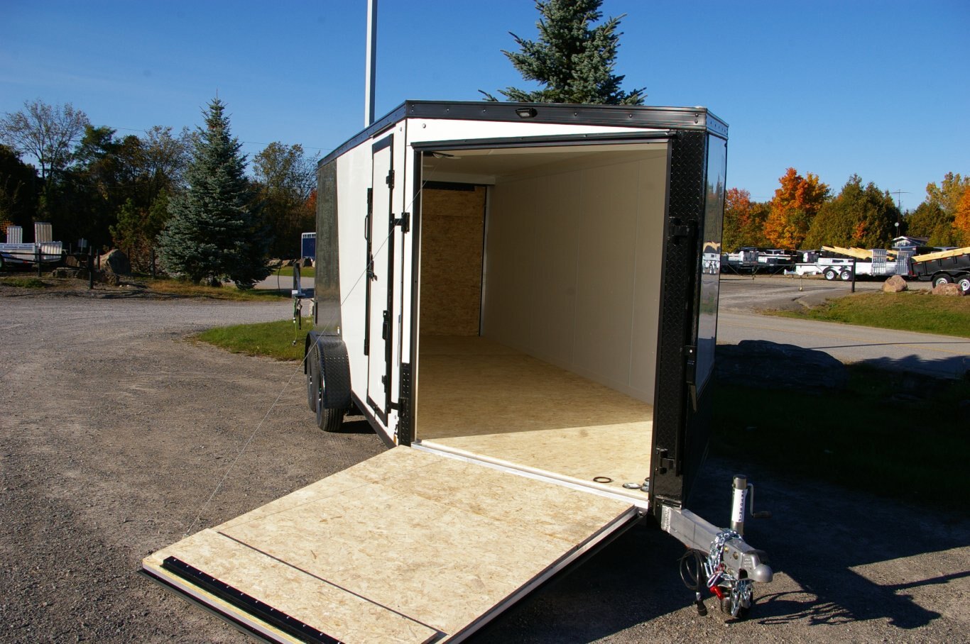 2025 7X23 SNOWMOBILE TRAILER, TANDEM AXLE, REAR RAMP, 78, REAR RAMP, ALUMINUM, WHITE, 6990GVWR