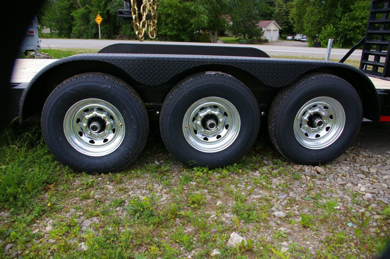 2025 7X24 EQUIPMENT TRAILER, TRI-AXLE, STEEL, BLACK, 21000GVWR