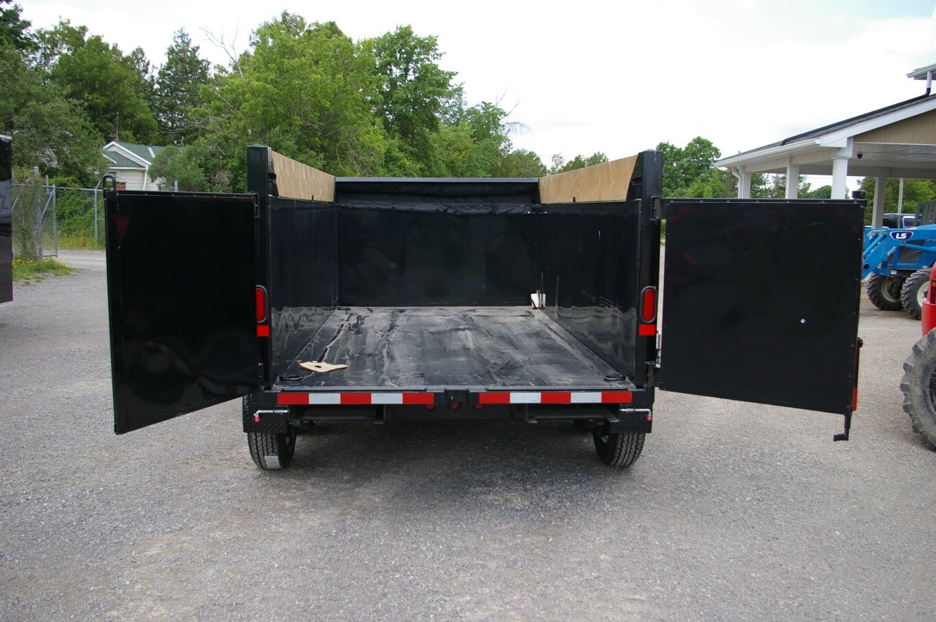 2025 6.5X12 DUMP TRAILER, TANDEM AXLE, STEEL, BLACK, 9900GVWR 