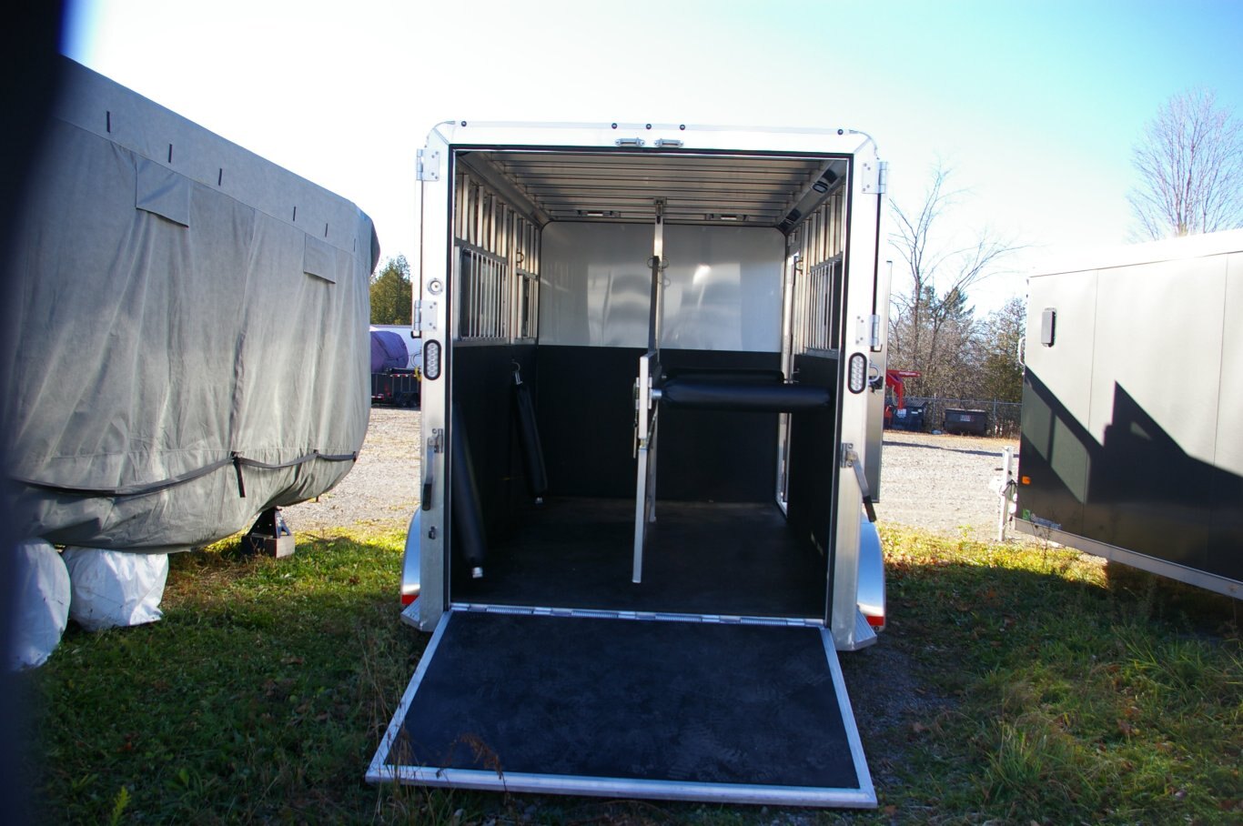 2025 FRONTIER AMBASSADOR STRAIGHT LOAD 67 TACK LITE, 90, REAR RAMP, SILVER, 7000GVWR 