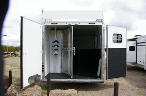 2026 4 HORSE SLANT GN W/ 15 FT LQ, ALUMINUM, WHITE, 15000GVWR 