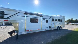 2026 4 HORSE SLANT GN W/ 15 FT LQ, ALUMINUM, WHITE, 15000GVWR 