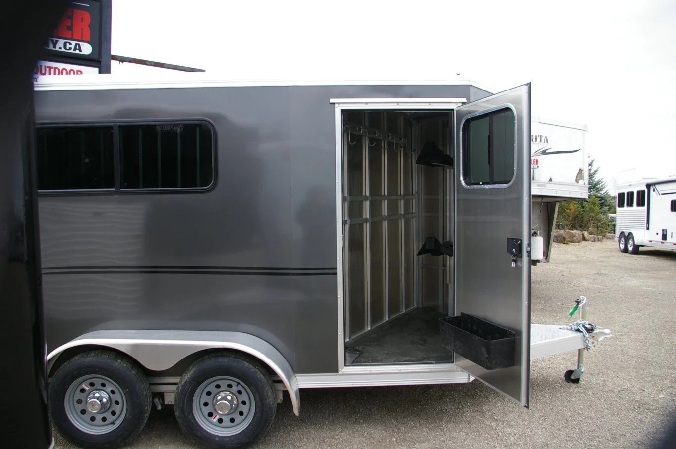 2026 STRIDER SERIES LITE/SLANT 2 HORSE, 84, ALUMINUM, WHITE, 7000GVWR 