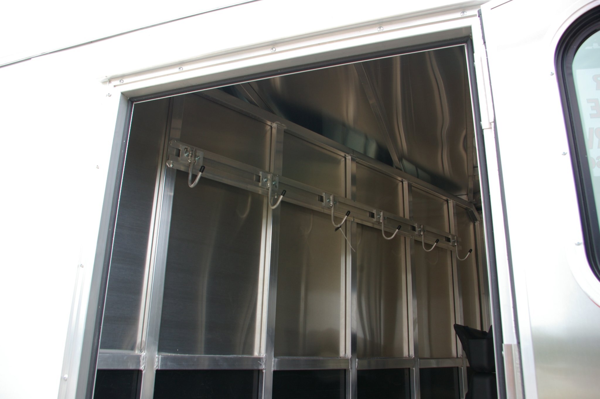2026 STRIDER SERIES LITE/SLANT 2 HORSE, ALUMINUM, 7000GVWR 