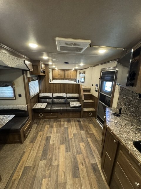 2021 USED 4H LQ, ALUMINUM, WHITE, 