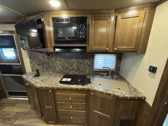2021 USED 4H LQ, ALUMINUM, WHITE, 