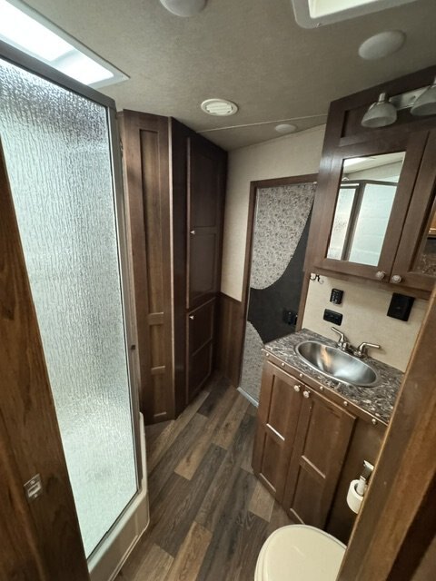 2021 USED 4H LQ, ALUMINUM, WHITE, 