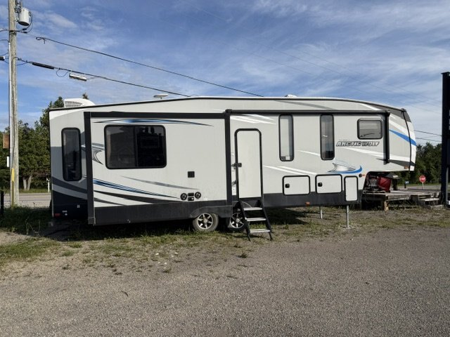 2019 USED TRAVEL TRAILER, 