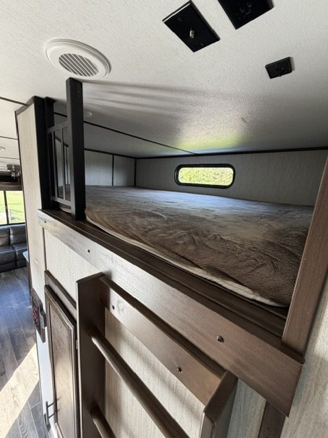 2019 USED TRAVEL TRAILER, 