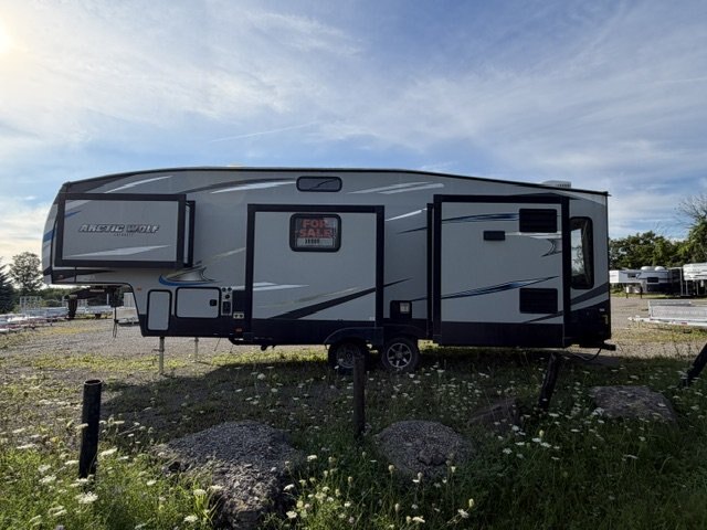 2019 USED TRAVEL TRAILER, 