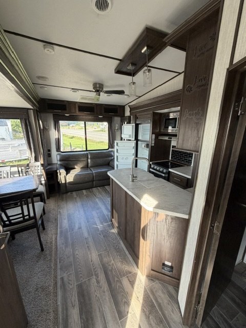2019 USED TRAVEL TRAILER, 