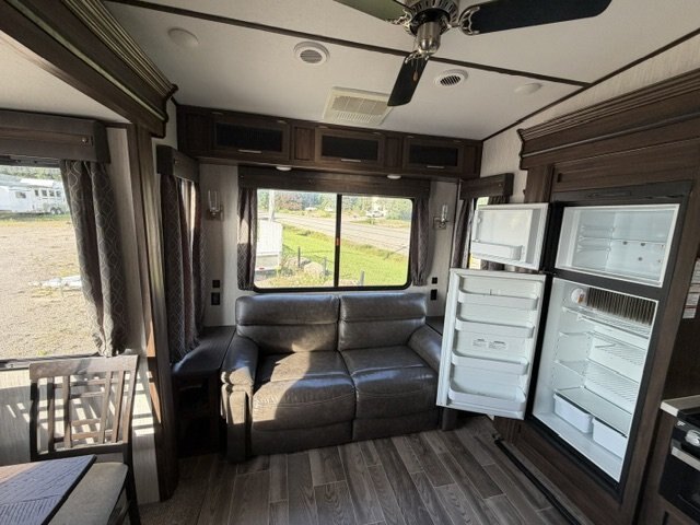 2019 USED TRAVEL TRAILER, 