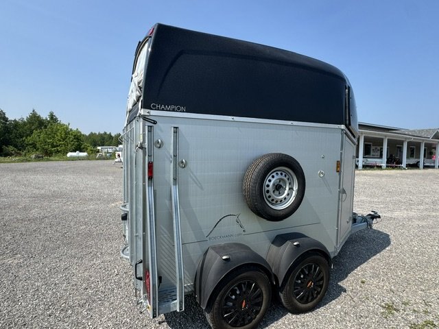 2016 USED HORSE TRAILER BP, 