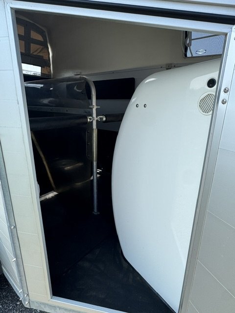 2016 USED HORSE TRAILER BP, 