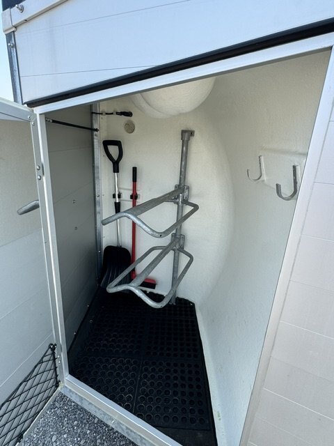 2016 USED HORSE TRAILER BP, 