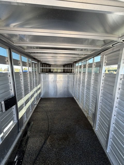 2025 USED LIVESTOCK TRAILER, 