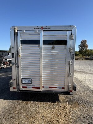2025 USED LIVESTOCK TRAILER, 