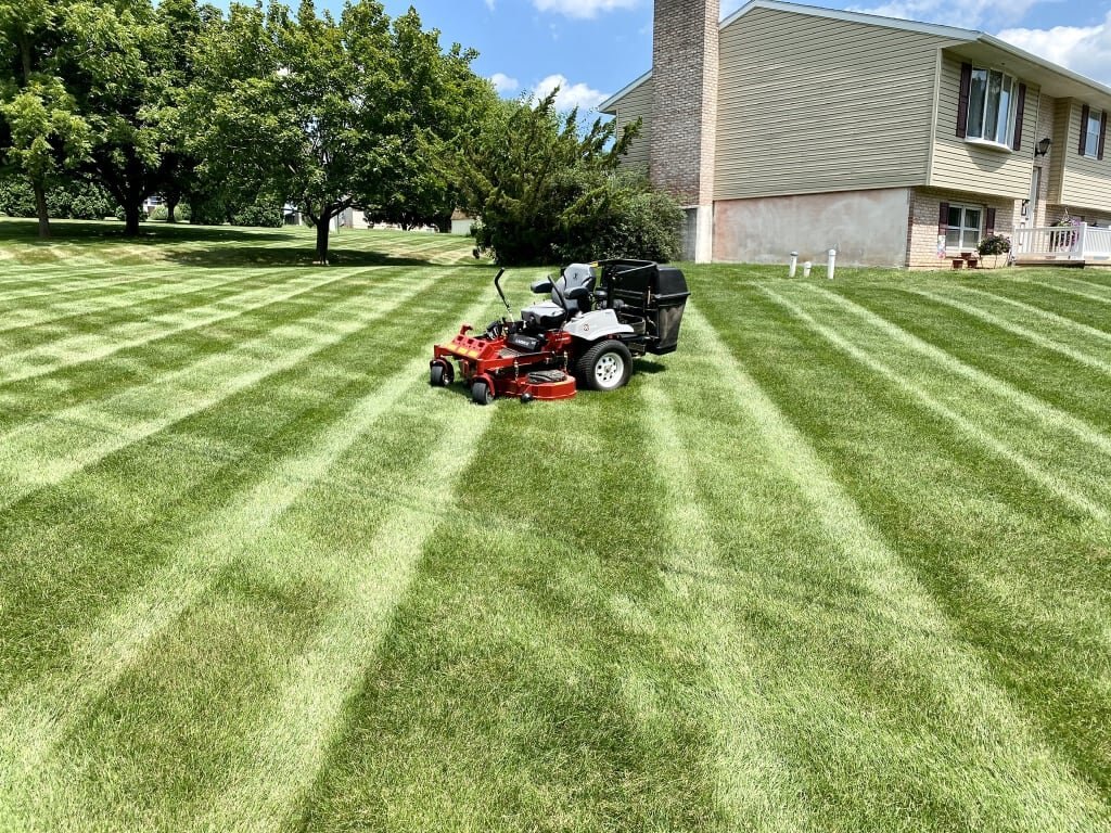 Lazer Z S Series 25.5 HP Kaw FX801V w/ 72 Ultra Cut Series RD Deck; Susp. Seat & Wide Semi Pneumatic Tires