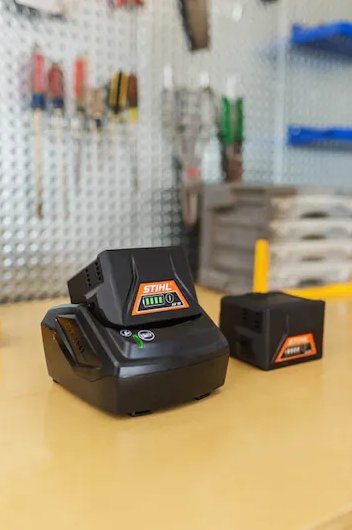 STIHL AK 10 LITHIUM ION BATTERY