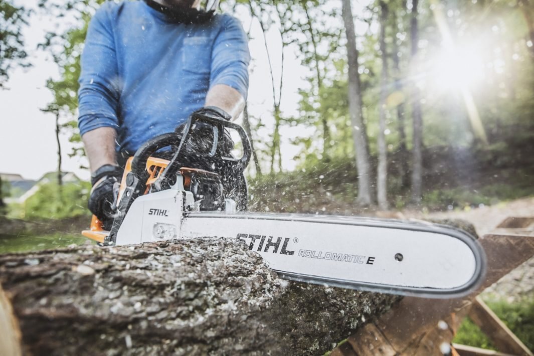 STIHL MS 250 CHAINSAW W/ 18 BAR & CHAIN