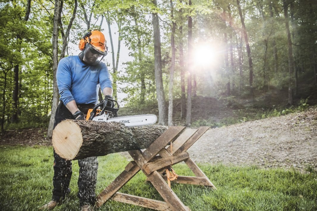 STIHL MS 250 CHAINSAW W/ 18 BAR & CHAIN