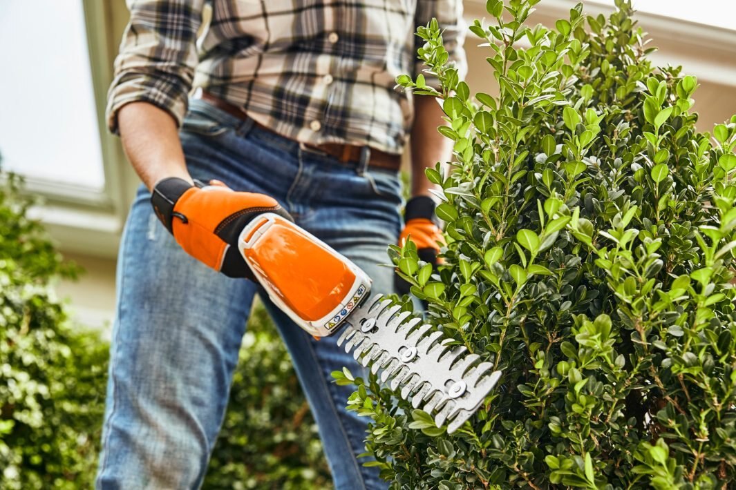 STIHL HSA 26 LITHIUM ION HEDGE TRIMMER