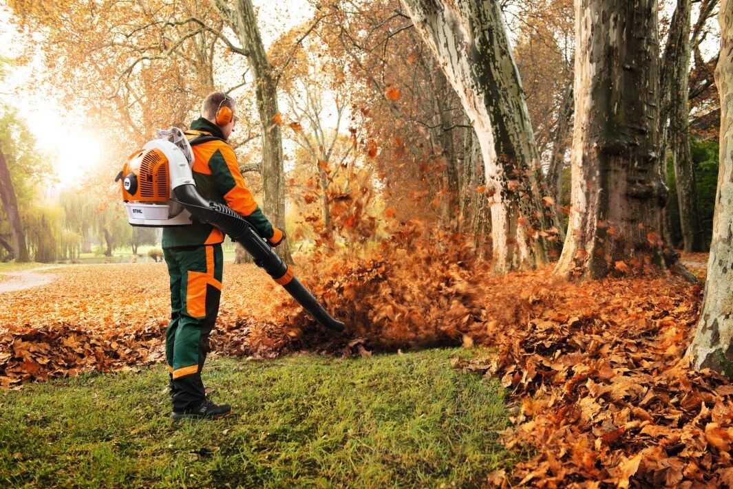 BR 700 BACKPACK BLOWER