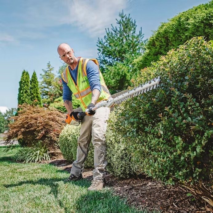 STIHL HLA 135 LITHIUM ION SHORT SHAFT HEDGE TRIMMER