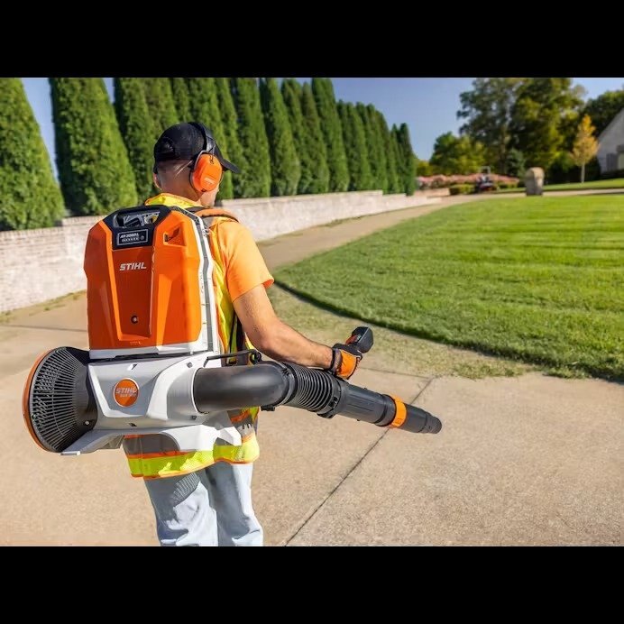 STIHL BGA 300 LITHIUM ION BACKPACK BLOWER (AR BATTERY)