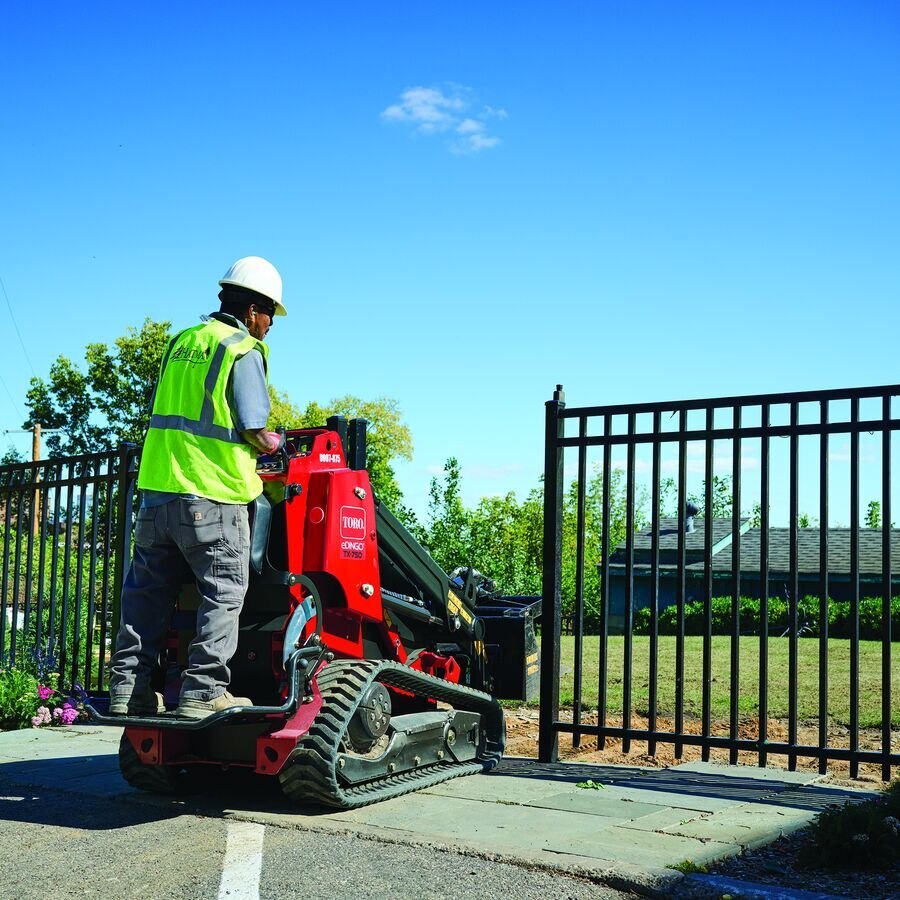 Toro eDingo® TX 750 Electric Track Loader, Wide