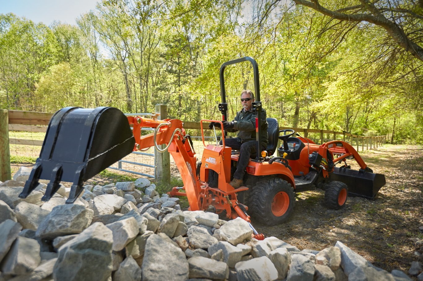 Kioti CS2220 With Backhoe