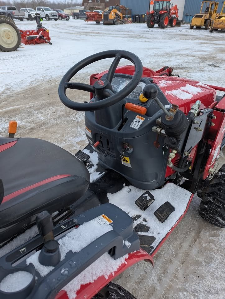 2020 Mahindra EMAX25