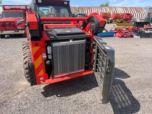 2025 Kioti SL750
