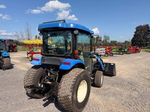 2011 NEW HOLLAND BOOMER 3045